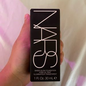 NARS Sheer Glow Foundation